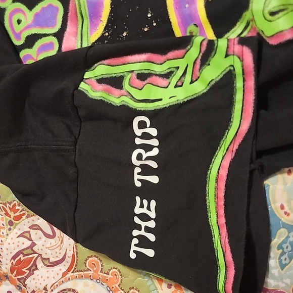 Weekend Warrior Black Graphic T-Shirt Explore, Relax & Stay Trippy Mushrooms - Picture 7 of 8